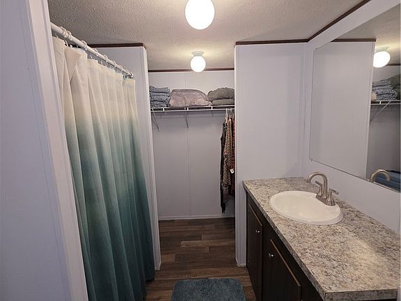 5th image of 135 Inglewood Pl