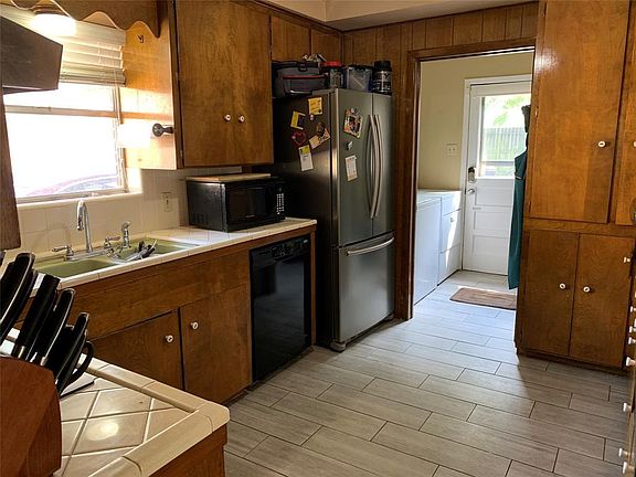 3rd image of 1807 Claiborne Dr