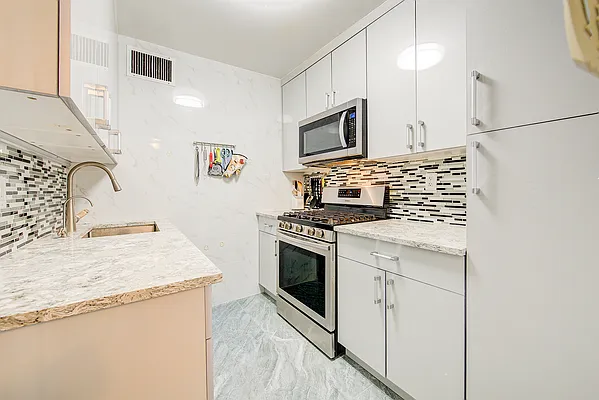 Sold by Benjamin Realty Since 1980 | media 5