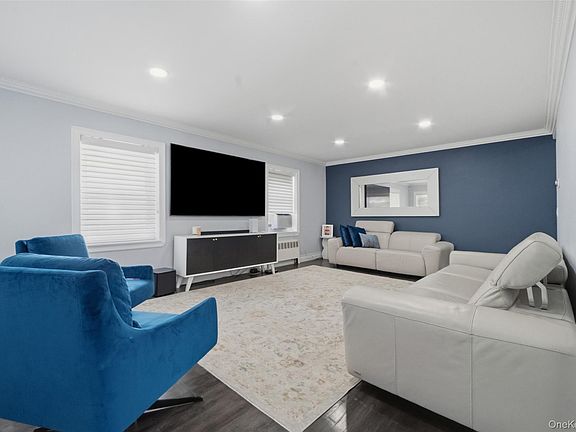 4th image of 1090 Midland Avenue
