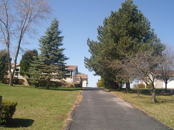 3rd image of 593 W Shore Dr