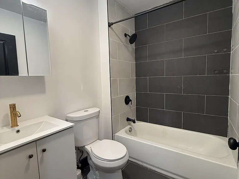 11 Thomas St #B2 — Photo 1