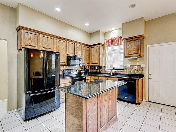 5th image of 172 Hillcroft Dr