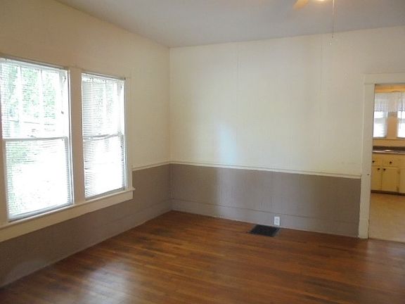 3rd image of 109 E Chisholm St #109
