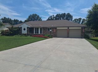 3731 SE 27th St, Topeka, KS 66605