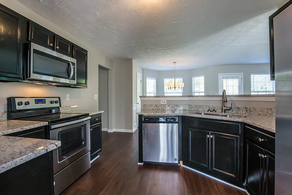 5 bed, 3.0 bath, 2855 sqft, $2,600 — Photo 4