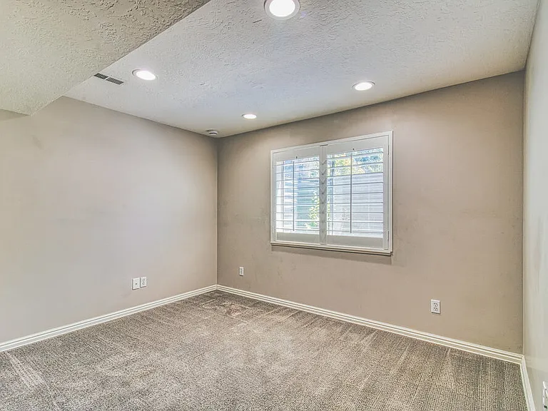 8457 S 935 E — Photo 14