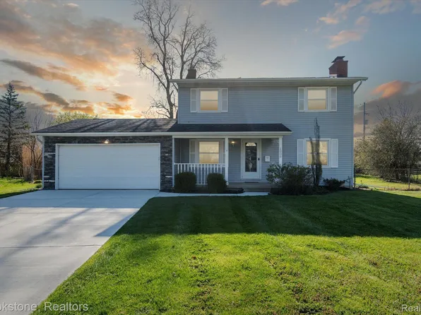 1304 Whitehaven Ct, Owosso, MI 48867