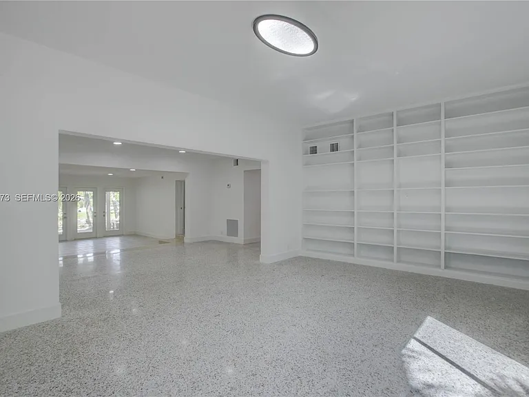 616 SW 11th Ct — Photo 7