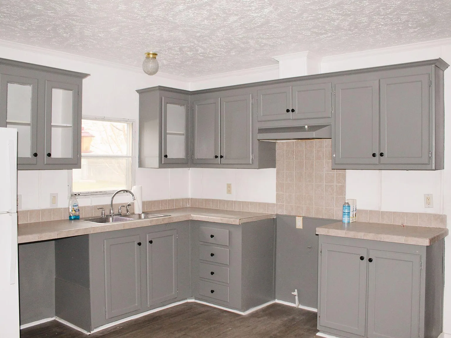 425 W Pecan St — Photo 2