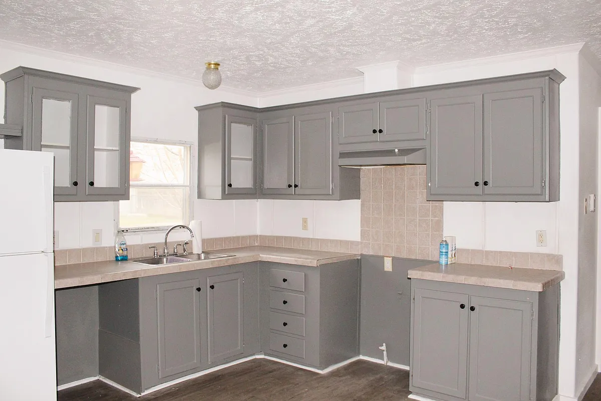 Kitchen and dining room area - 425 W Pecan St