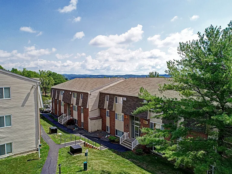 Highland Club Apartments — Photo 8