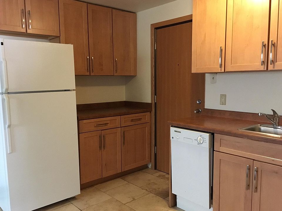 Kitchen / Entrance to apartment
