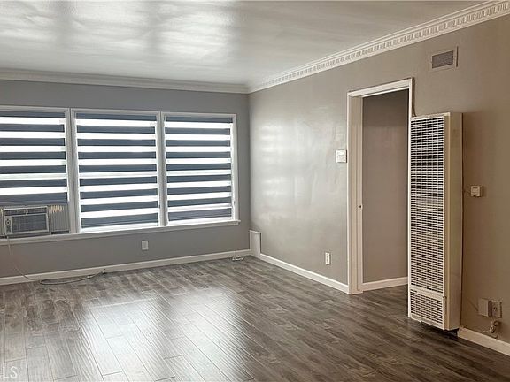 5th image of 4304 W 5th St