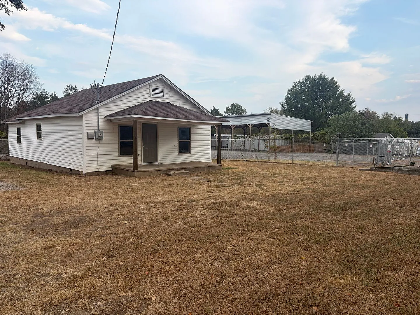 4 Bedroom and 1 Bathroom House — Photo 3