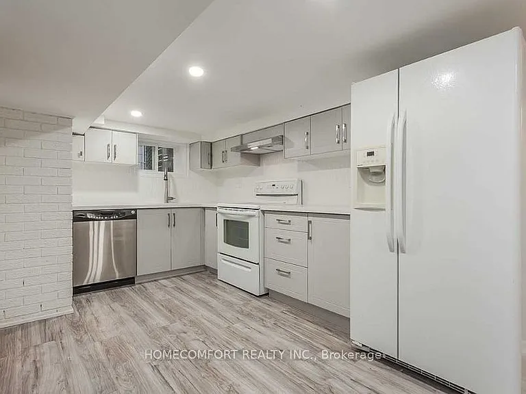 208 Manning Ave — Photo 12