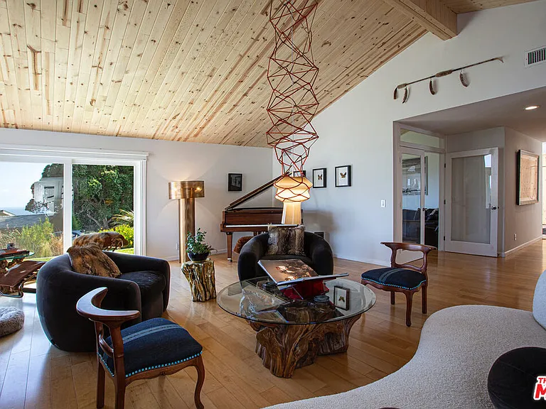 20521 Roca Chica Dr — Photo 9