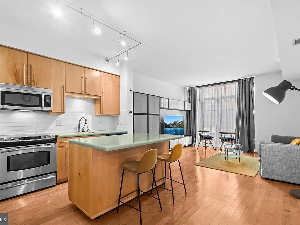 437 New York Ave NW #206