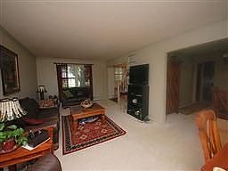 4th image of 6357 Lakeland Blvd
