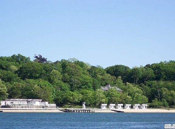 5th image of 7 Chequit Ave