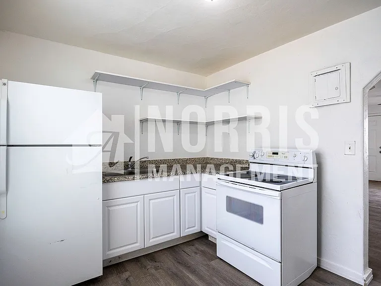 515 E 4th St — Photo 12