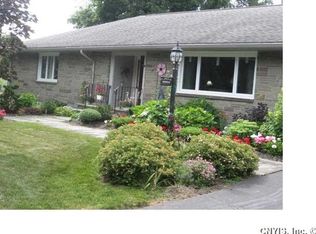 12 Pebble Hill Rd N, Syracuse, NY 13214