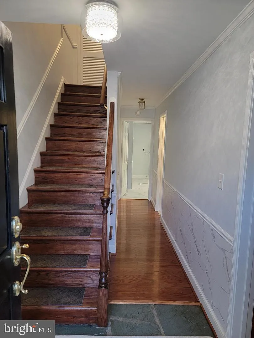 3 bed, 3.0 bath, 1944 sqft, $5,300 — Photo 4