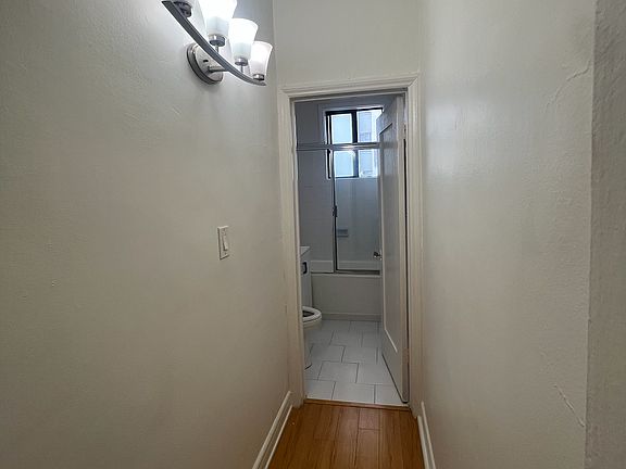 4th image of 508 S Serrano Ave APT 201