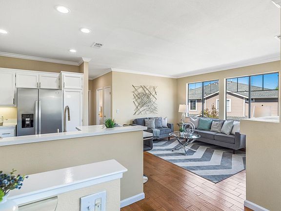 4th image of 318 Ballymore Cir