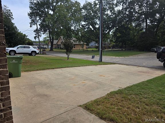 4th image of 2850 4th St