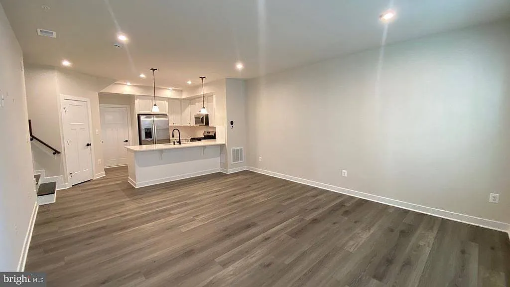 3 bed, 2.5 bath, 1722 sqft, $3,500 — Photo 3