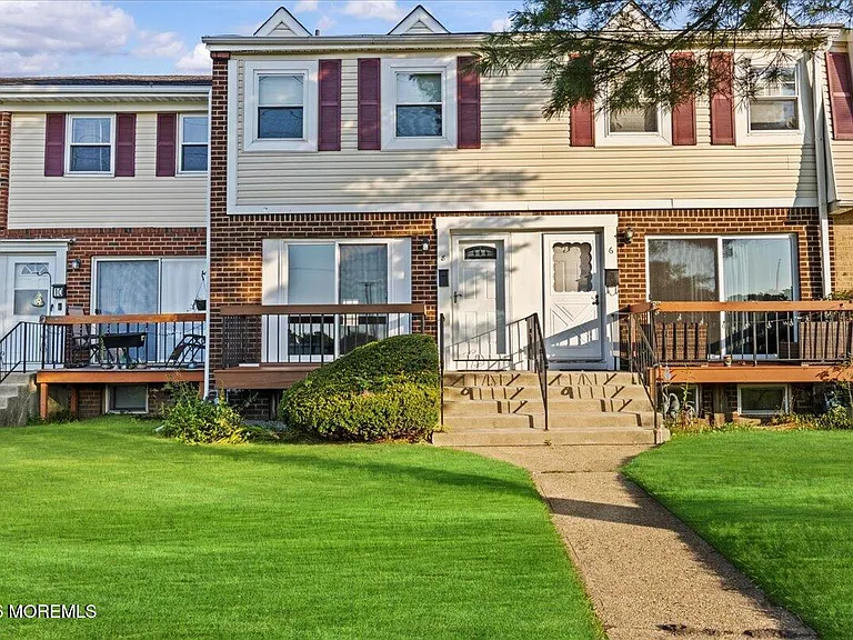 8 Primrose Ln — Photo 1