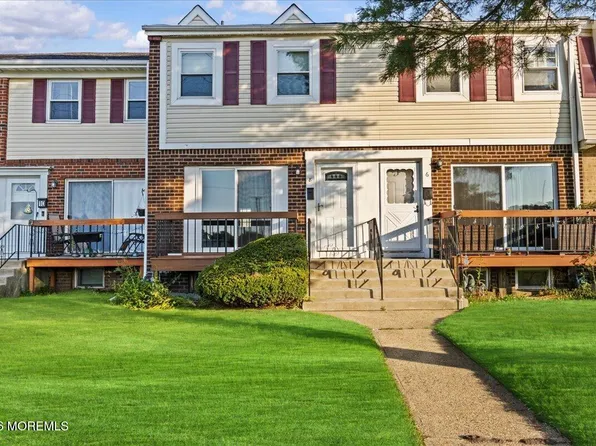 8 Primrose Ln, Brick, NJ 08724