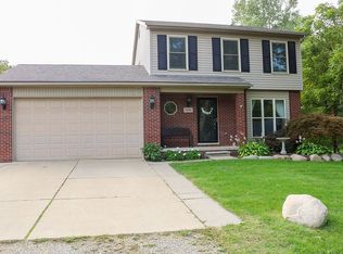 3198 Greenwood Dr, Rochester Hills, MI 48309