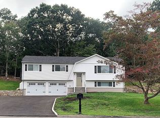 11 Darrin Dr, Shelton, CT 06484