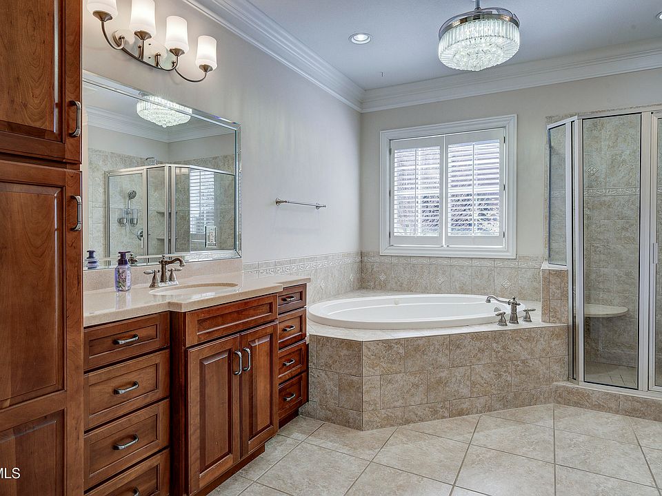 28th image of 405 Heather View Dr