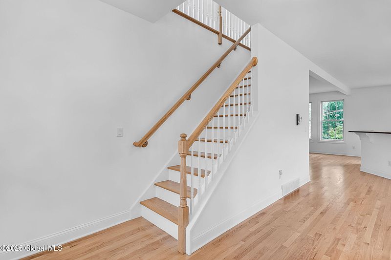 3rd image of 21 Beacon Drive