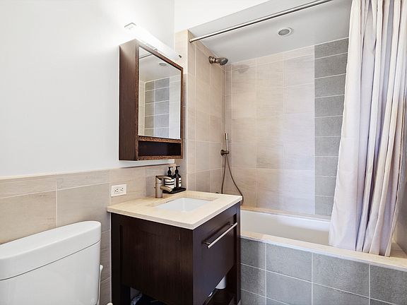 5th image of 101 W 24th St APT 17A