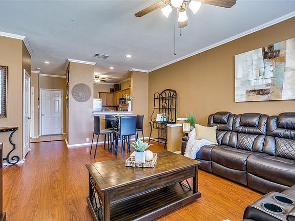 2nd image of 2730 Hyde Park Dr