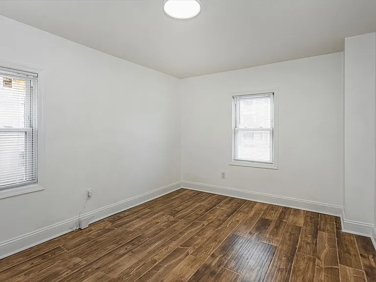 29 Washington St — Photo 11