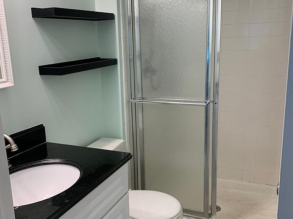 Primary en suite bathroom