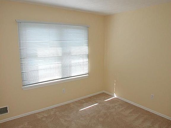3rd image of 7 Stonebridge Cres