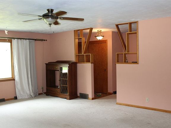 2nd image of 1122 N Lexington Dr