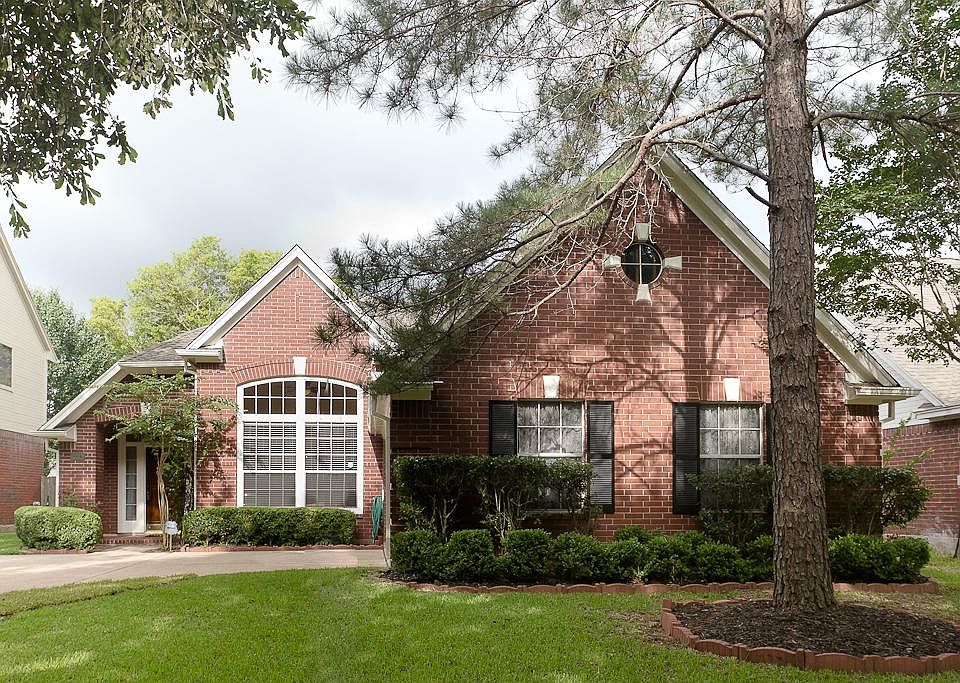This home has no back neighbors and a swing front garage, which offers gorgeous curb appeal!