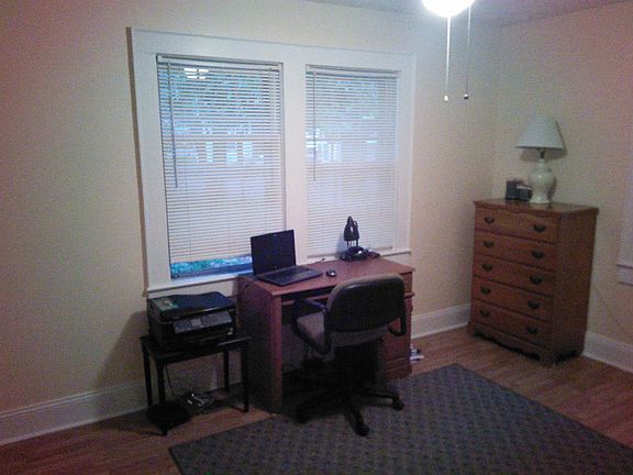 2nd image of 407 Circle Dr W