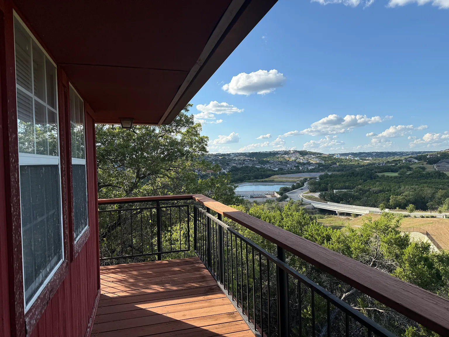 2 bed, 2.5 bath, 2570 sqft, $2,000 — Photo 4