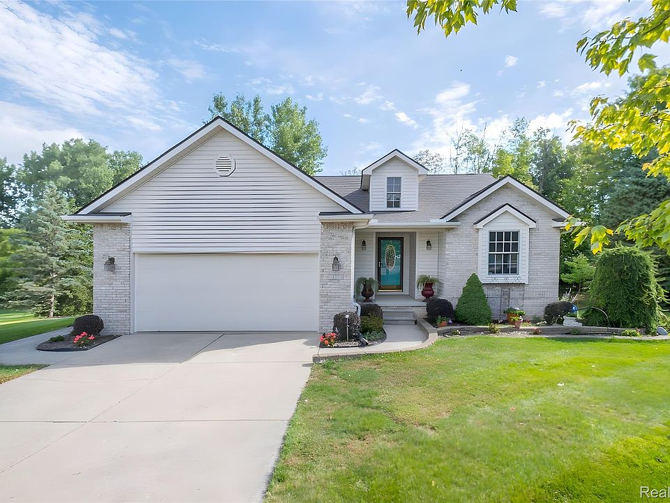 1st image of 337 Creekwood Cir