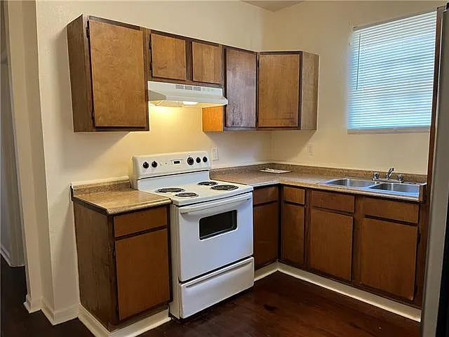 2 bed, 1.0 bath, 624 sqft, $1,400 — Photo 4