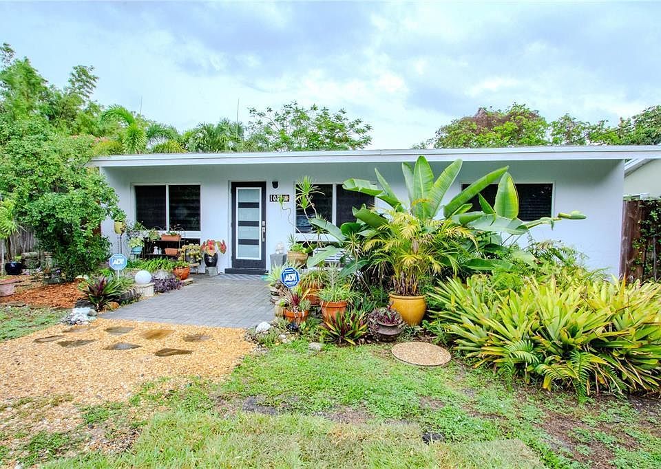 1st image of 1032 SW 15th Ter
