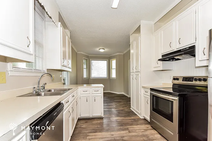 3 bed, 2.5 bath, 1613 sqft, $1,825 — Photo 3
